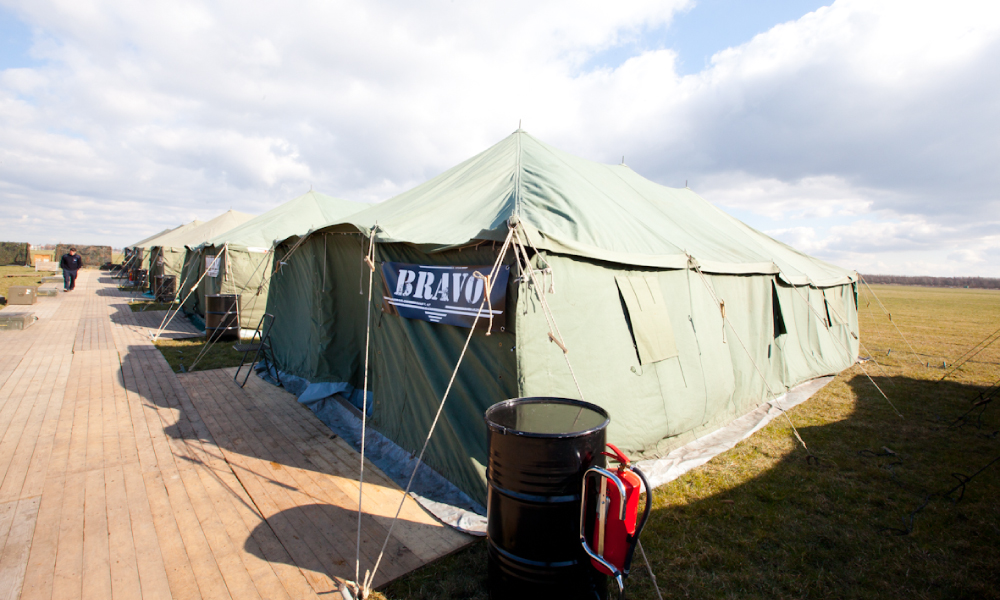 Beeld10 Impressie sfeer legertent Basecamp Rentals