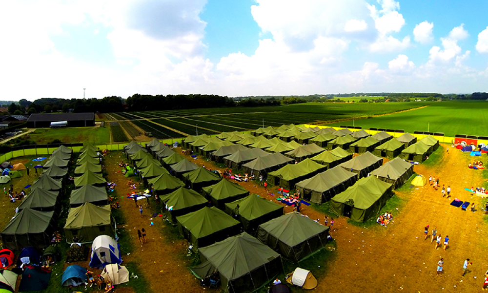 Beeld12 Impressie sfeer legertent Basecamp Rentals