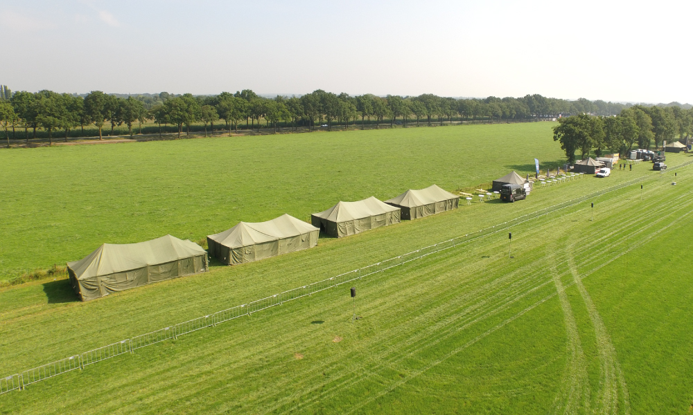 Beeld5 Impressie sfeer legertent Basecamp Rentals