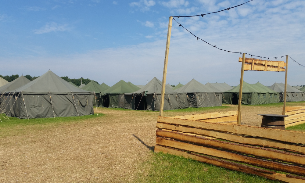 beeld2 Impressie sfeer legertent Basecamp Rentals